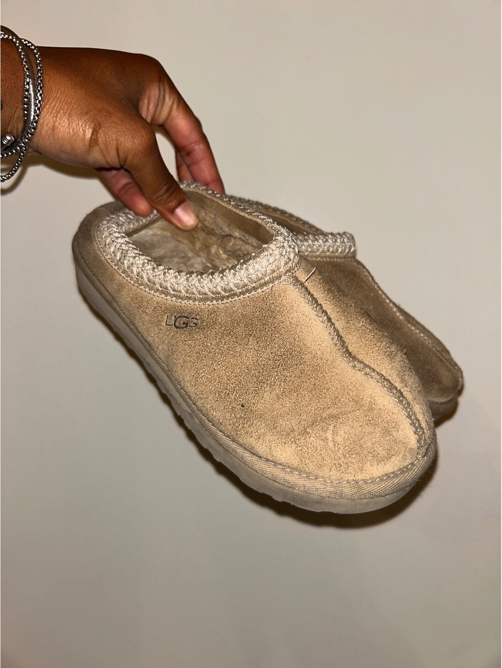 Women’s UGG Tan Suede Shearling Lined Slippers Size 10